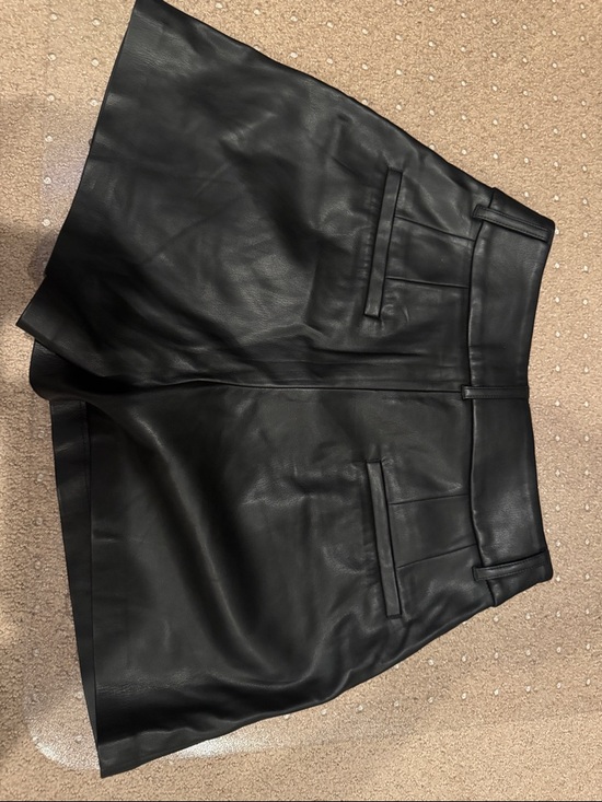 Express Black Faux Leather High-Waist Shorts size 2 - Picture 3 of 7